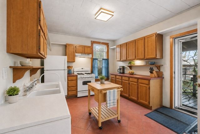 10 Eldridge Pl, Chelsea, MA 02150
