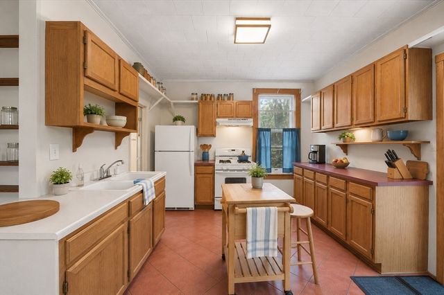 10 Eldridge Pl, Chelsea, MA 02150