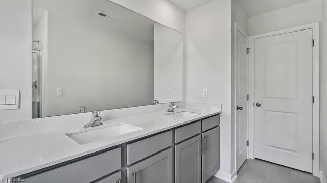 1564 Amberview Lane, Kernersville, NC 27284