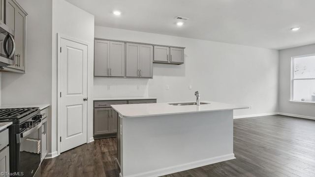 1564 Amberview Lane, Kernersville, NC 27284