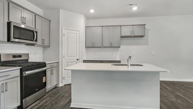 1564 Amberview Lane, Kernersville, NC 27284