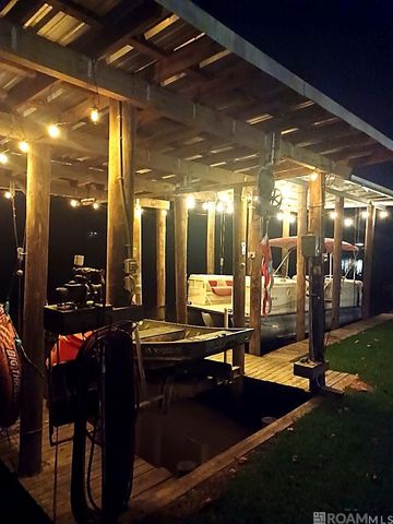 17534 Summerfield Rd North, Prairieville, LA 70769