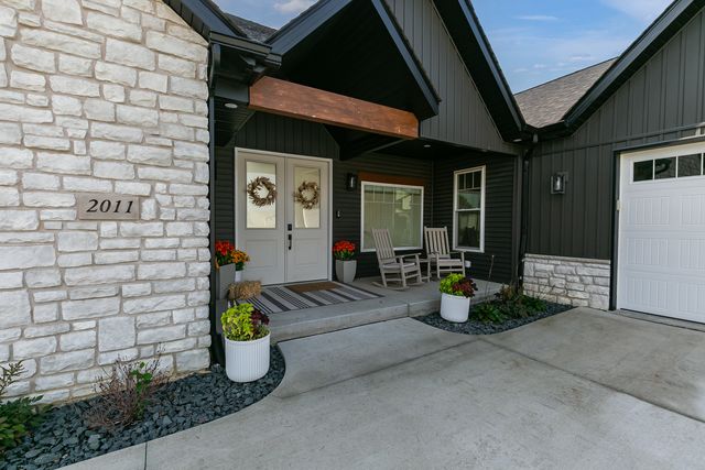 2011 E 59th Court, Davenport, IA 52807