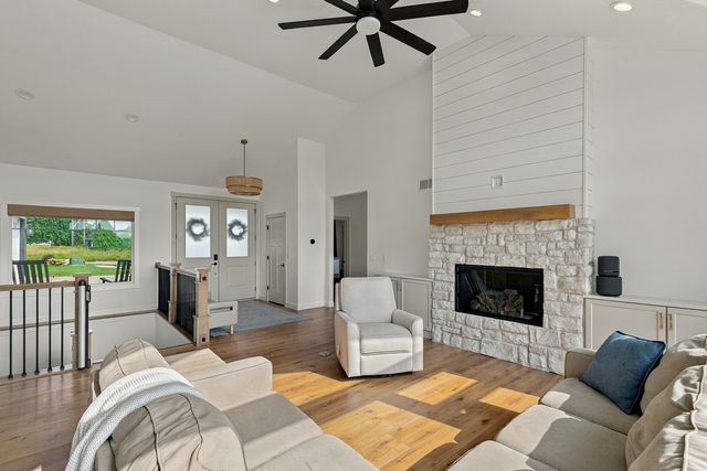 2011 E 59th Court, Davenport, IA 52807