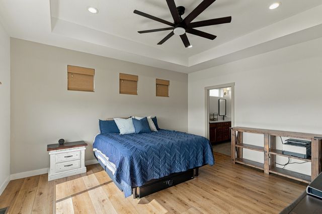 2011 E 59th Court, Davenport, IA 52807