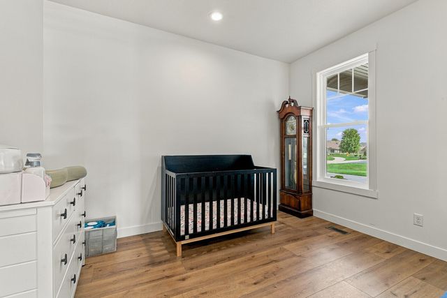 2011 E 59th Court, Davenport, IA 52807