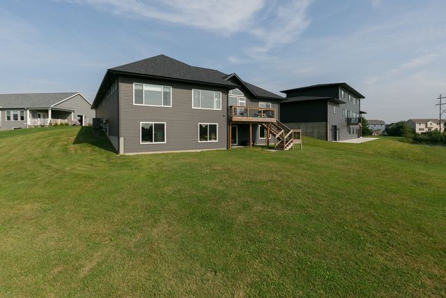 2011 E 59th Court, Davenport, IA 52807