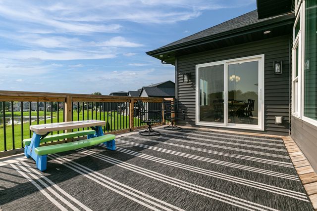 2011 E 59th Court, Davenport, IA 52807