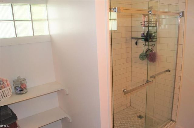 818 Meads RD, Norfolk, VA 23505