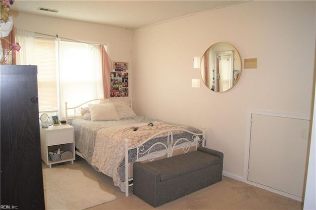 818 Meads RD, Norfolk, VA 23505