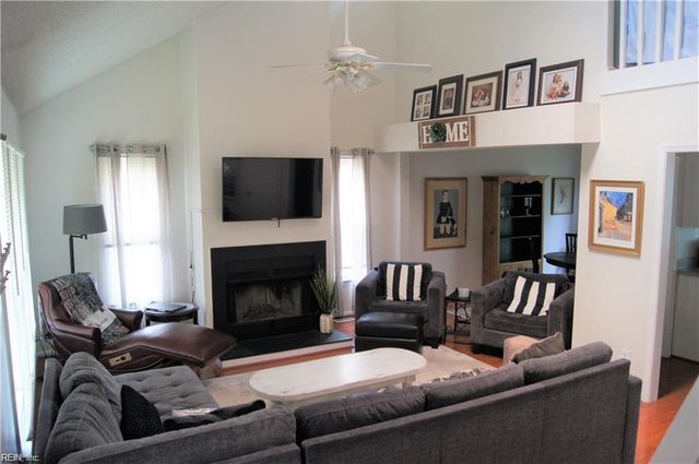 818 Meads RD, Norfolk, VA 23505