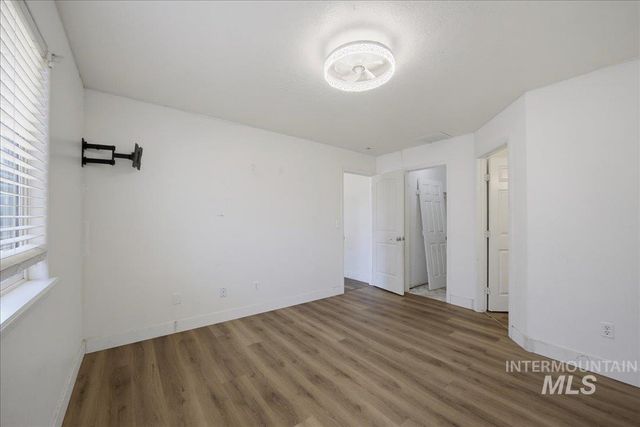 92 S Bancroft Way, Nampa, ID 83686