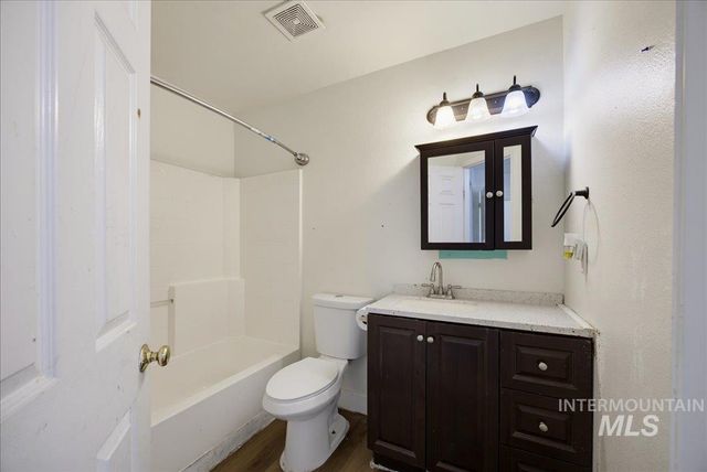 92 S Bancroft Way, Nampa, ID 83686