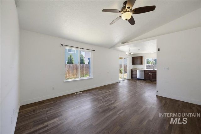 92 S Bancroft Way, Nampa, ID 83686