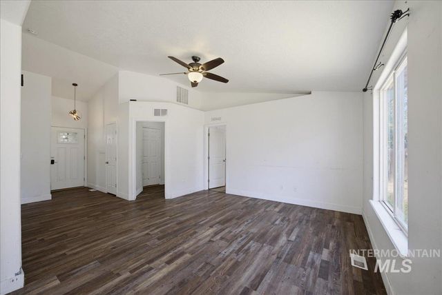 92 S Bancroft Way, Nampa, ID 83686