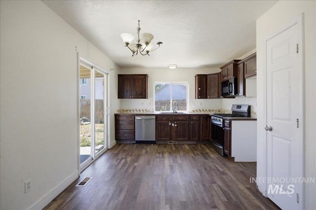 92 S Bancroft Way, Nampa, ID 83686