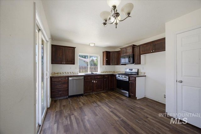 92 S Bancroft Way, Nampa, ID 83686