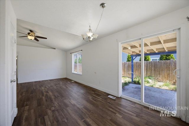 92 S Bancroft Way, Nampa, ID 83686