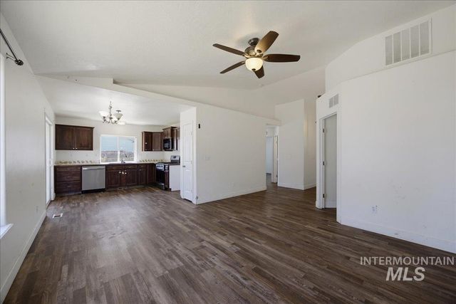 92 S Bancroft Way, Nampa, ID 83686