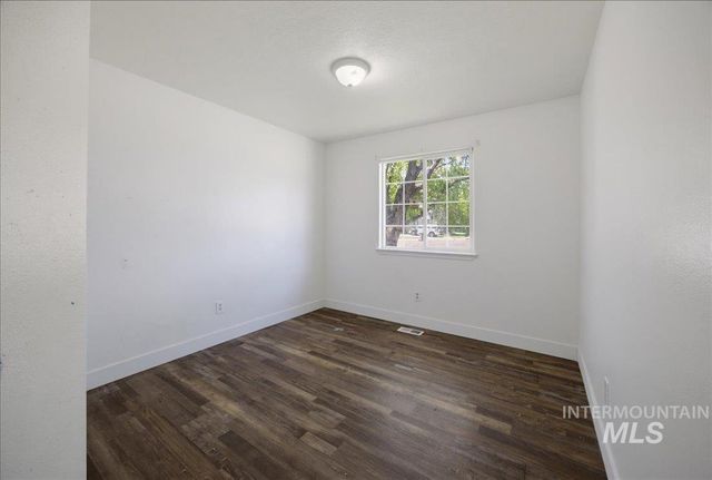 92 S Bancroft Way, Nampa, ID 83686