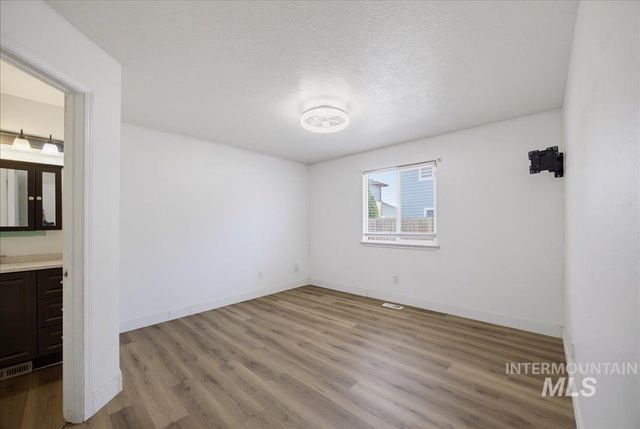 92 S Bancroft Way, Nampa, ID 83686