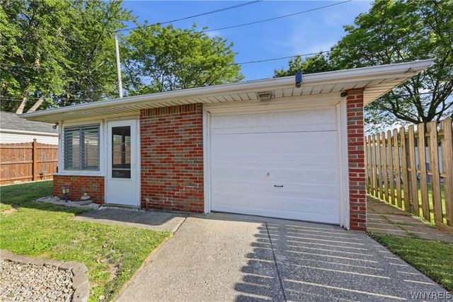 329 Lamont Drive, Amherst, NY 14226