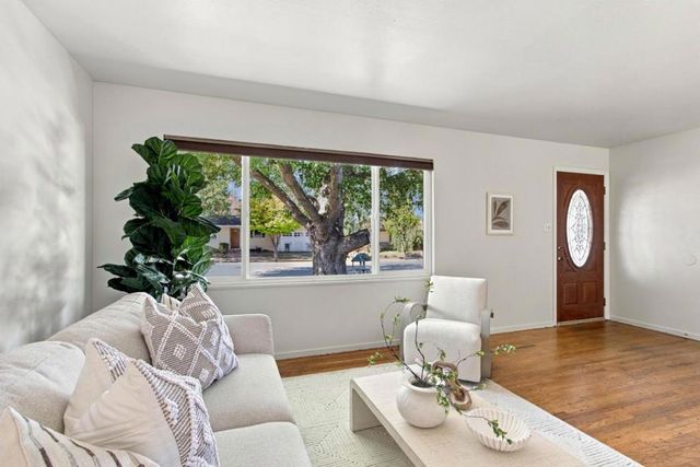 894 Hazelnut Court, Sunnyvale, CA 94087