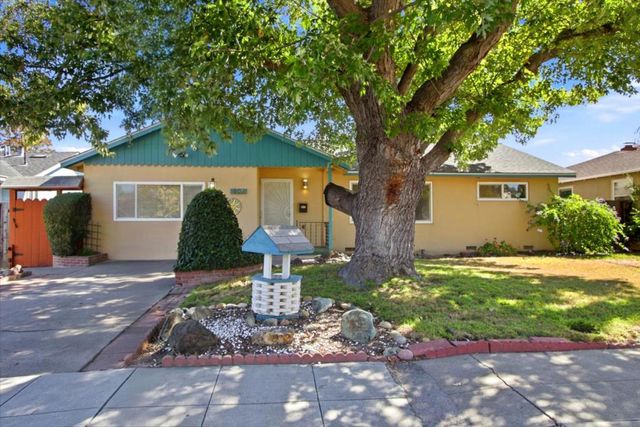 894 Hazelnut Court, Sunnyvale, CA 94087