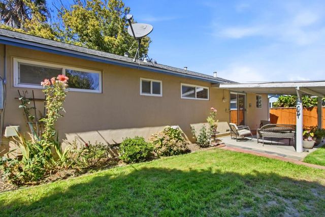 894 Hazelnut Court, Sunnyvale, CA 94087