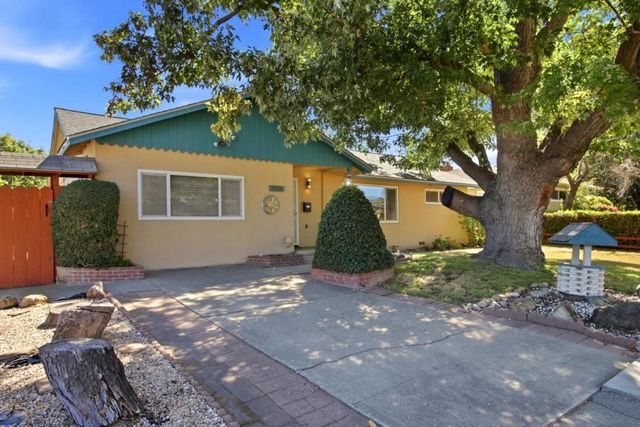 894 Hazelnut Court, Sunnyvale, CA 94087
