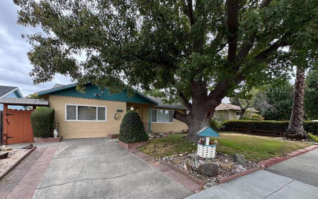 894 Hazelnut Court, Sunnyvale, CA 94087