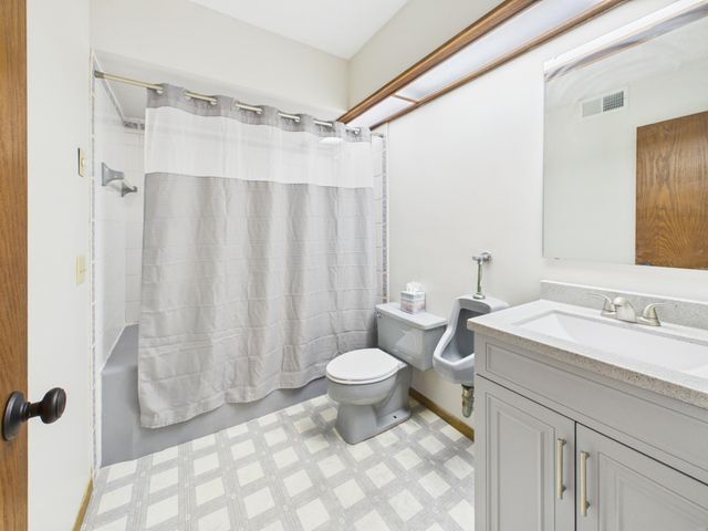 2253 Charles Street N, North Saint Paul, MN 55109