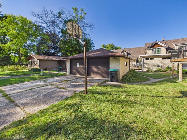 2253 Charles Street N, North Saint Paul, MN 55109