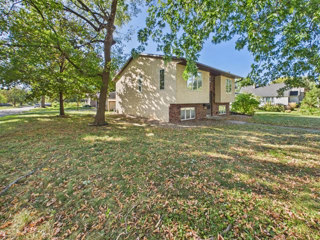 2253 Charles Street N, North Saint Paul, MN 55109