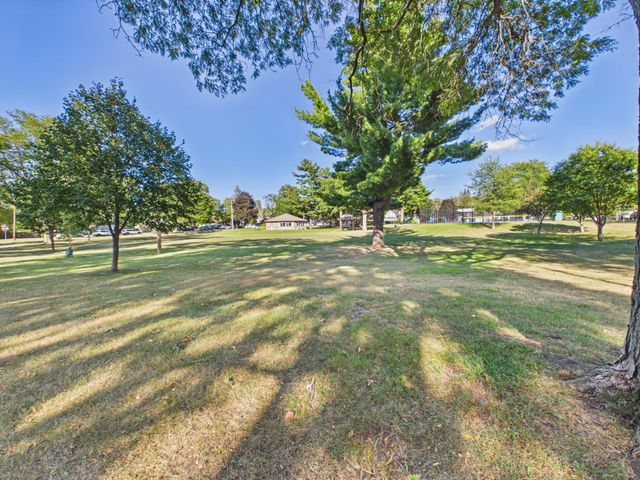 2253 Charles Street N, North Saint Paul, MN 55109