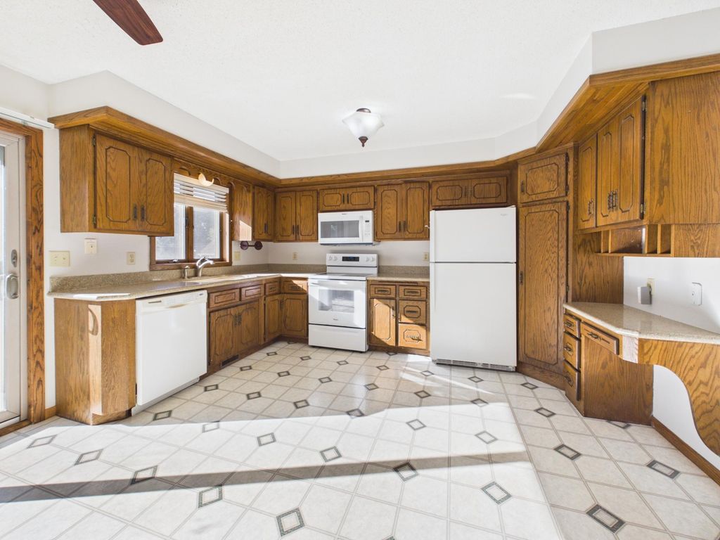 2253 Charles Street N, North Saint Paul, MN 55109 — photo 2