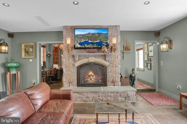 459 MOUNT PENN RD, Reading, PA 19607