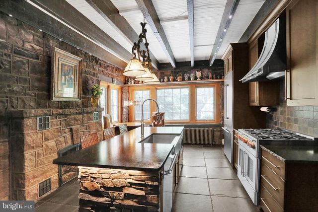 459 MOUNT PENN RD, Reading, PA 19607