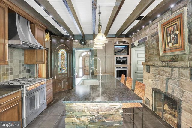 459 MOUNT PENN RD, Reading, PA 19607
