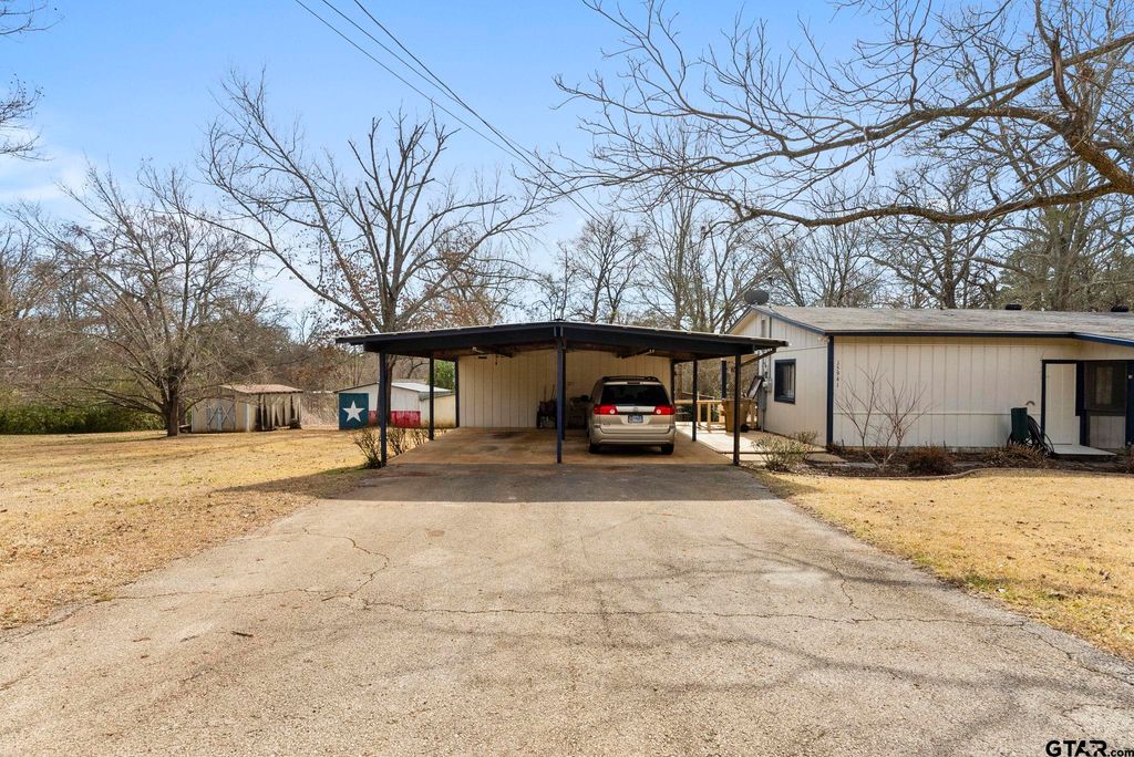 15941 San Augustine, Tyler, TX 75704