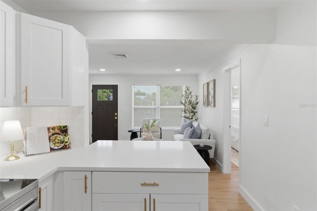 2926 40TH AVENUE N, St Petersburg, FL 33714