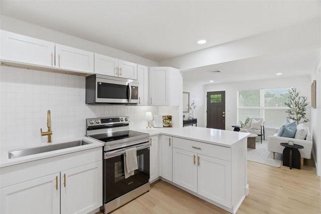2926 40TH AVENUE N, St Petersburg, FL 33714