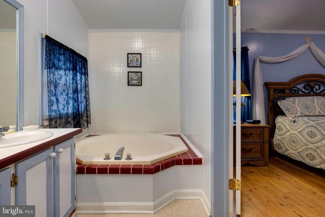 400 N FORK RIVER RD, Shenandoah, VA 22849