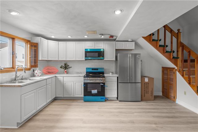 129 Academy Avenue, Providence, RI 02908