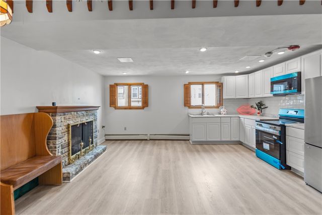 129 Academy Avenue, Providence, RI 02908