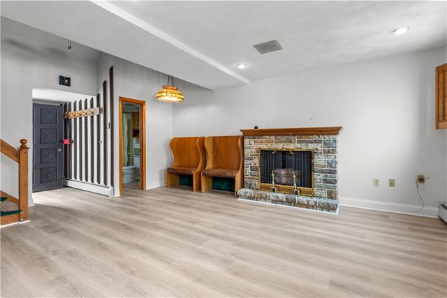 129 Academy Avenue, Providence, RI 02908