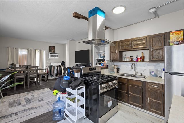 129 Academy Avenue, Providence, RI 02908