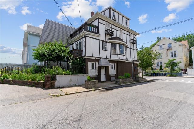 129 Academy Avenue, Providence, RI 02908