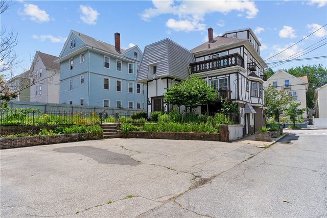 129 Academy Avenue, Providence, RI 02908