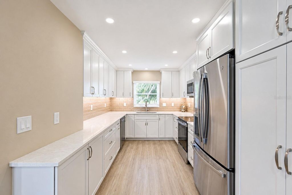 Image 15 of property listing at 4857 INDEPENDENCE DRIVE, Bradenton, FL 34210
